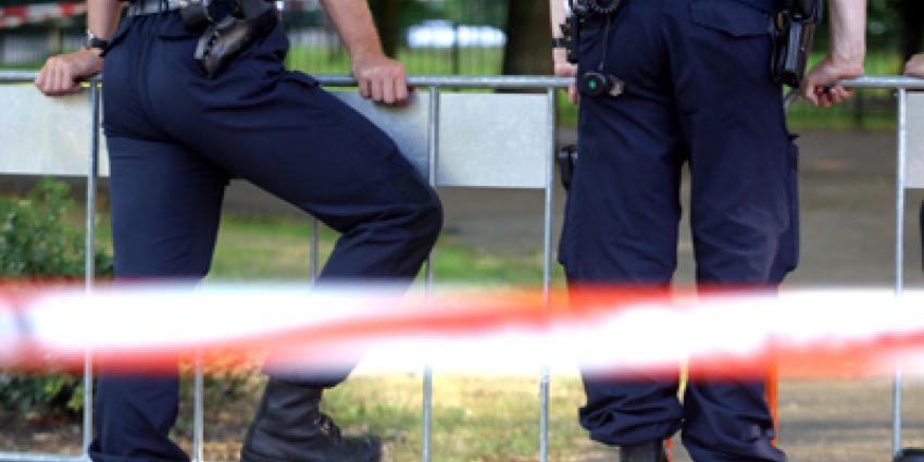Auto vol kogelgaten, klopjacht en arretaties in Rotterdam Auto vol kogelgaten, klopjacht en arretaties in Rotterdam