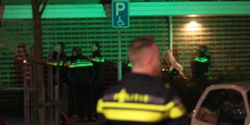 politie-agenten-groen-zwaailicht politie-agenten-groen-zwaailicht