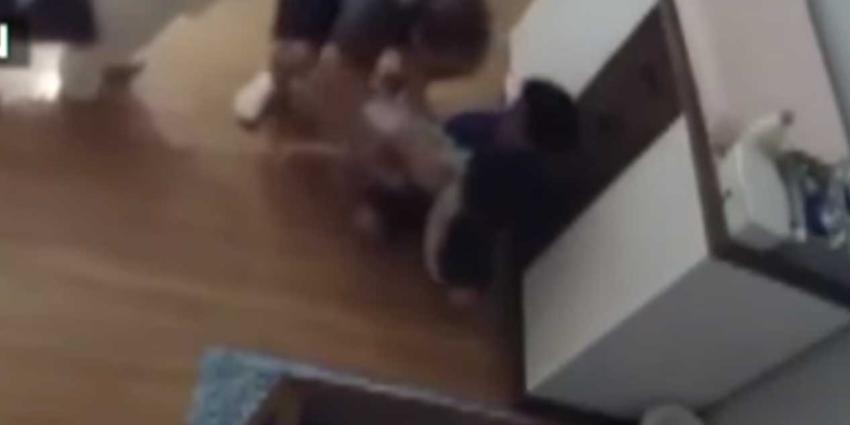 Jongen (9) redt van commode vallende baby door snelle reflex Jongen (9) redt van commode vallende baby door snelle reflex
