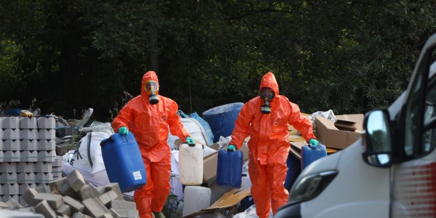 Vaten drugsafval worden opgeruimd Vaten drugsafval worden opgeruimd