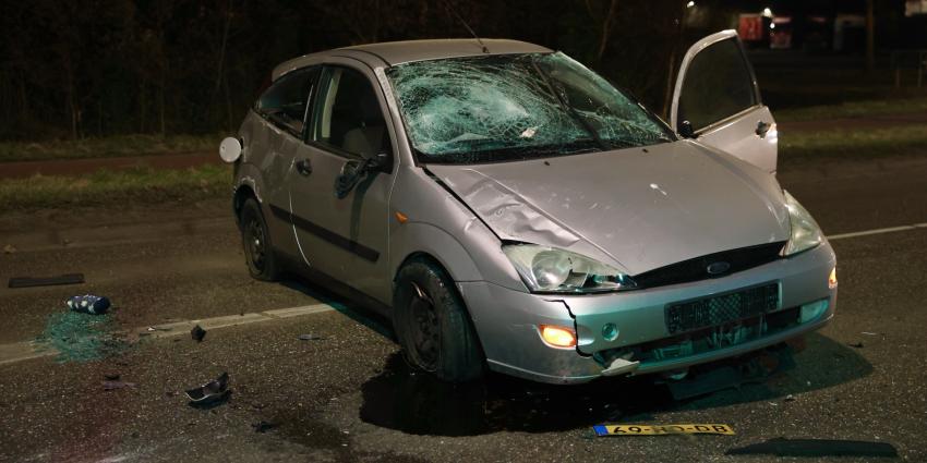 Zwaar beschadigde auto Zwaar beschadigde auto