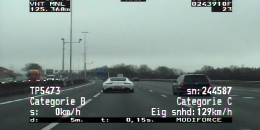 Politie houdt Zweed aan na 240 km/uur op de A1 