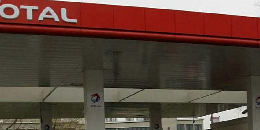 Dak tankstation ingestort Dak tankstation ingestort