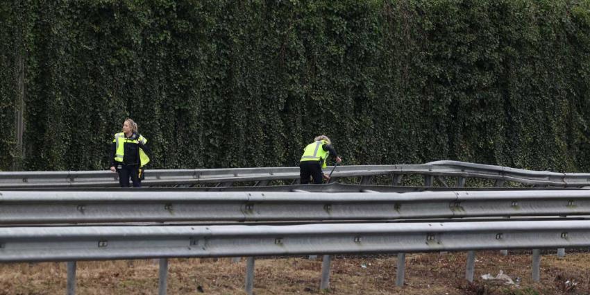 vangrail-politie-snelweg vangrail-politie-snelweg