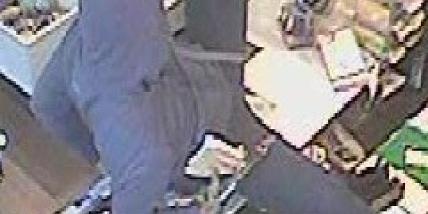 Foto overval benzinestation Zwijndrecht | Politie Foto overval benzinestation Zwijndrecht | Politie