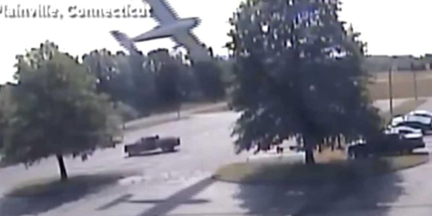 Piloot (79) gered door boom tijdens neerstorten Piloot (79) gered door boom tijdens neerstorten