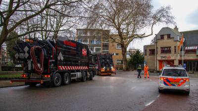 Wegen urenlang dicht in verband met groot oliespoor
