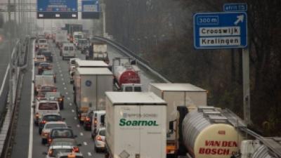 Ongeval met drie autos A9 leidt tot lange files