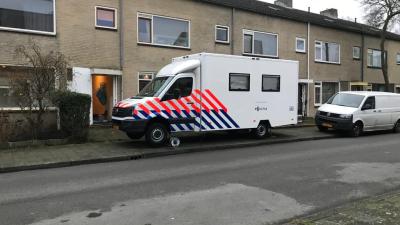 Politie doet onderzoek in woning