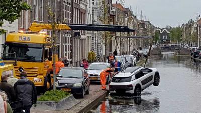 Duitse toeriste helpt bij redding te water geraakt gezin in Gouda