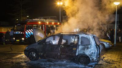 Auto in vlammen op in Boxel