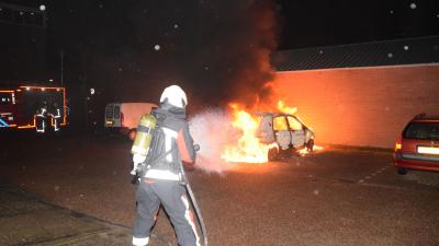 Auto nummer 71 in brand in Hoogeveen