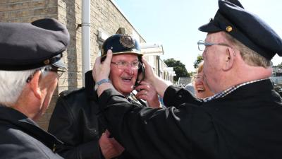 Oud-brandweerman Cor Geurtjes zeventig jaar lid van de brandweer Driebergen Oud-brandweerman Cor Geurtjes zeventig jaar lid van de brandweer Driebergen