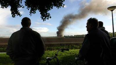 Grote brand in loods Willemstad kost 26.000 kippen het leven