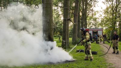 Foto van blussende brandweermannen | Flashphoto | www.flashphoto.nl