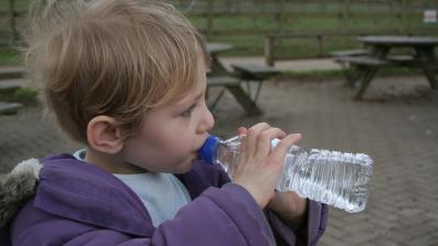 Blokhuis: 1000 watertappunten op schoolpleinen
