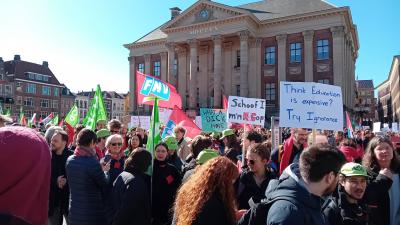 Staking Hoge Scholen tegen bezuinigingen Staking Hoge Scholen tegen bezuinigingen