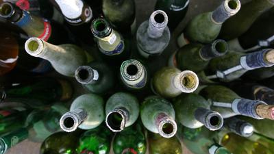 Foto van lege flessen wijn alcohol | Archief EHF Foto van lege flessen wijn alcohol | Archief EHF