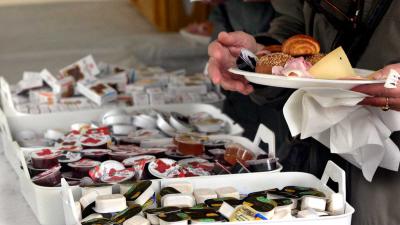 eten-voeding-ontbijt-ouderen eten-voeding-ontbijt-ouderen