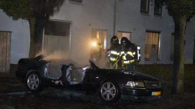 Politie onderzoekt autobrand in Den Bosch