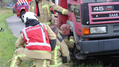 Brandweer onderzoekt vrachtwagen