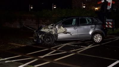 Zwaar beschadigde auto Zwaar beschadigde auto