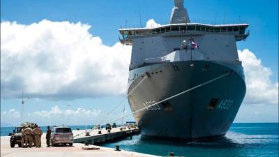 Marineschip Karel Doorman zondag aangekomen op Sint-Maarten Marineschip Karel Doorman zondag aangekomen op Sint-Maarten