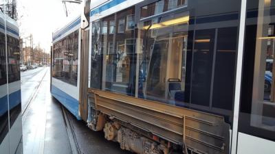 Twee trams ontspoord na aanrijding in Amsterdam-West 