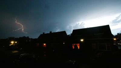 KNMI waarschuwt voor gevaarlijk weer op bevrijdingsdag