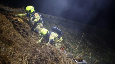 rieten-dak-brandweermannen