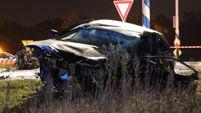 Zwaar beschadigde auto