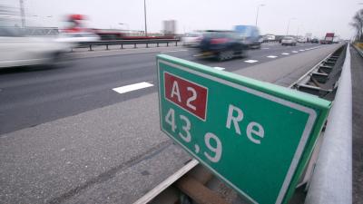 Vrouw overleden na aanrijding A2 bij Nieuwegein, broer tevens bekende kickbokser gewond Vrouw overleden na aanrijding A2 bij Nieuwegein, broer tevens bekende kickbokser gewond