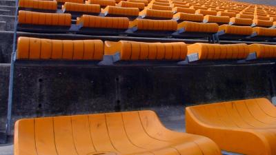 Foto van stoeltjes in voetbalstadion | Archief EHF Foto van stoeltjes in voetbalstadion | Archief EHF