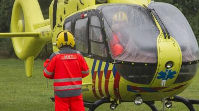 Jongen (11) steekt A44 over en wordt geschept door auto Jongen (11) steekt A44 over en wordt geschept door auto