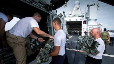 Patrouilleschip defensie verleent noodhulp op Dominica na 'Maria' Patrouilleschip defensie verleent noodhulp op Dominica na 'Maria'