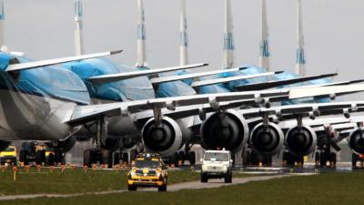 KLM-vliegtuigen-geparkeerd-Aalsmeerbaan-coronacrisis KLM-vliegtuigen-geparkeerd-Aalsmeerbaan-coronacrisis
