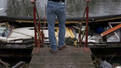 Dode en zwaargewonde bij explosie op woonboot in Wormer